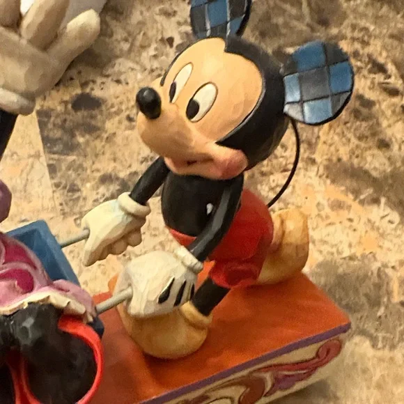 Jim Shore, Mickey and Minnie , picking pumpkins together - Picture 3 of 8